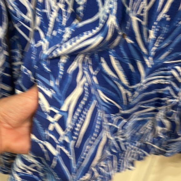 Lilly Pulitzer multi print pullover in size large - Picture 4 of 5